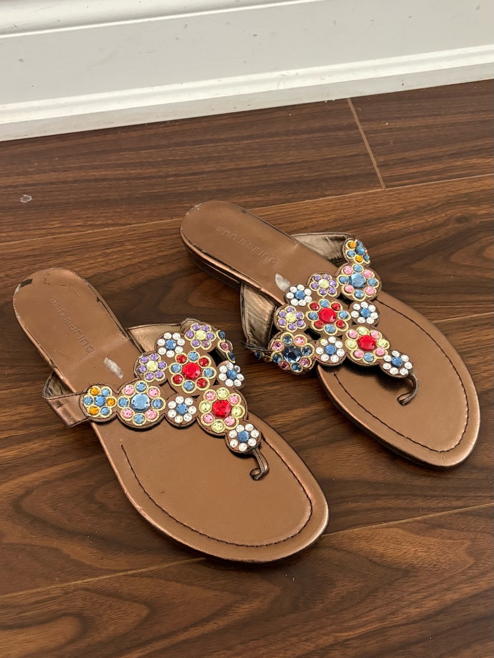 Embellished Brown Toe-Ring Sandals with Multicolor Gems